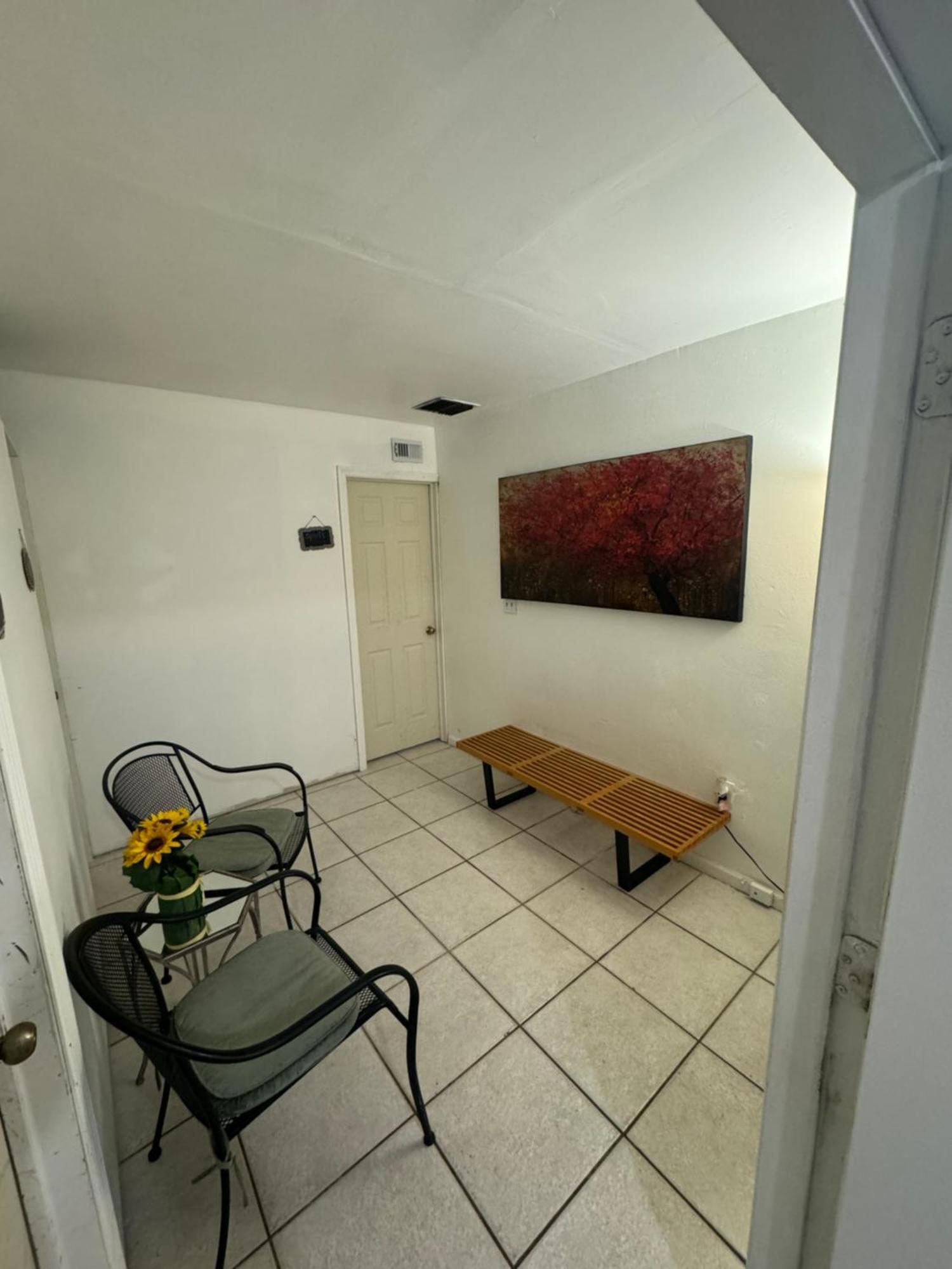 Ludge By Miami Airport Hostel Exterior photo